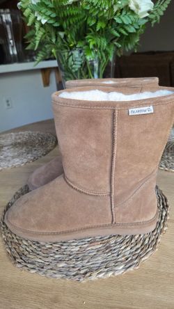 WOMANS BEARPAW BOOTS SZ 11/12