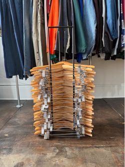 Wooden bottom hangers with metal clips