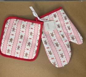 Pink Gingerbread Man Oven Mitt and Pot Holder Set Christmas Kitchen