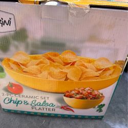 Chips and salsa platter