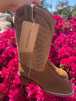 Women boots size 10