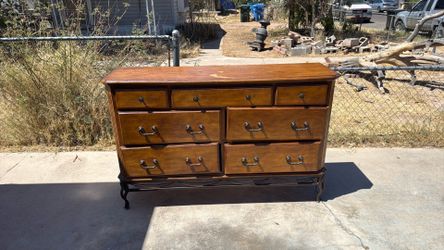 Dresser