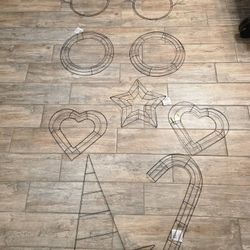 New Wire Wreath Frame All 9 For 9.00