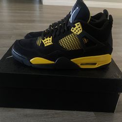 Jordan 4 yellow Thunder 