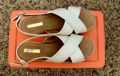 WOMEN’S SANDALS
