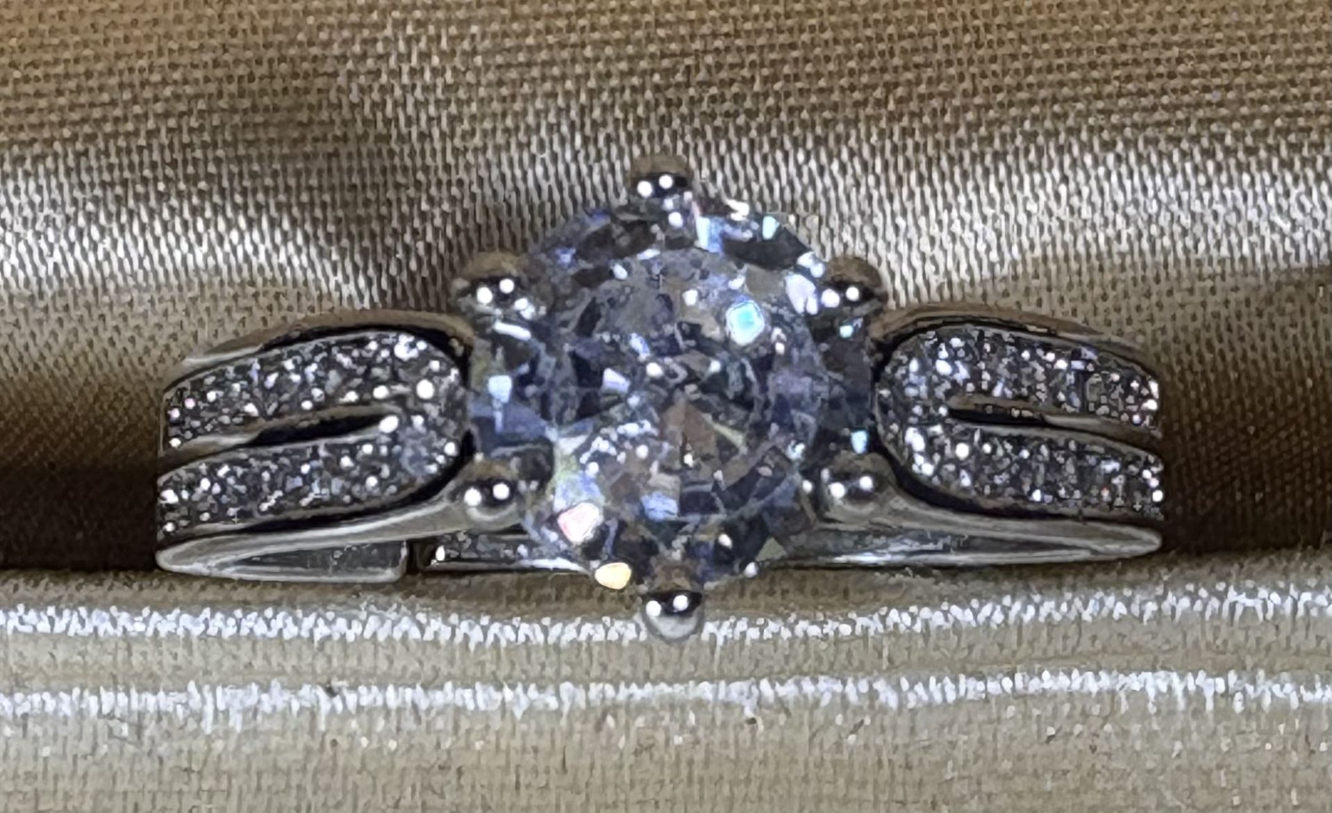 High Quality Moissanite Ring For Women Shiny Zircon One Carot Engagement Wedding Ring