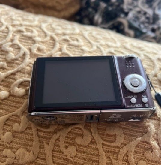 Panasonic LUMIX DMC-FX07 7.2MP Digital Camera Marrón Dark With Battery Tested