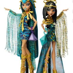 Monster High Mummy Majesties Cleo and Nefera De Nile Collectible Doll Two-Pack