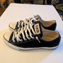 Mens Chucks Size 9 
