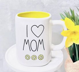 Rae Dunn I LOVE MOM Mug BRAND NEW