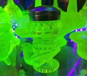 Boyd Vaseline Uranium Glass turkey salt and pepper Shaker