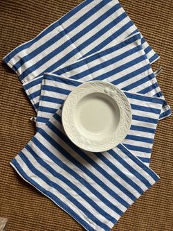 (4) CRATE & BARREL SOUP PLATES/PLACEMATS MINT!