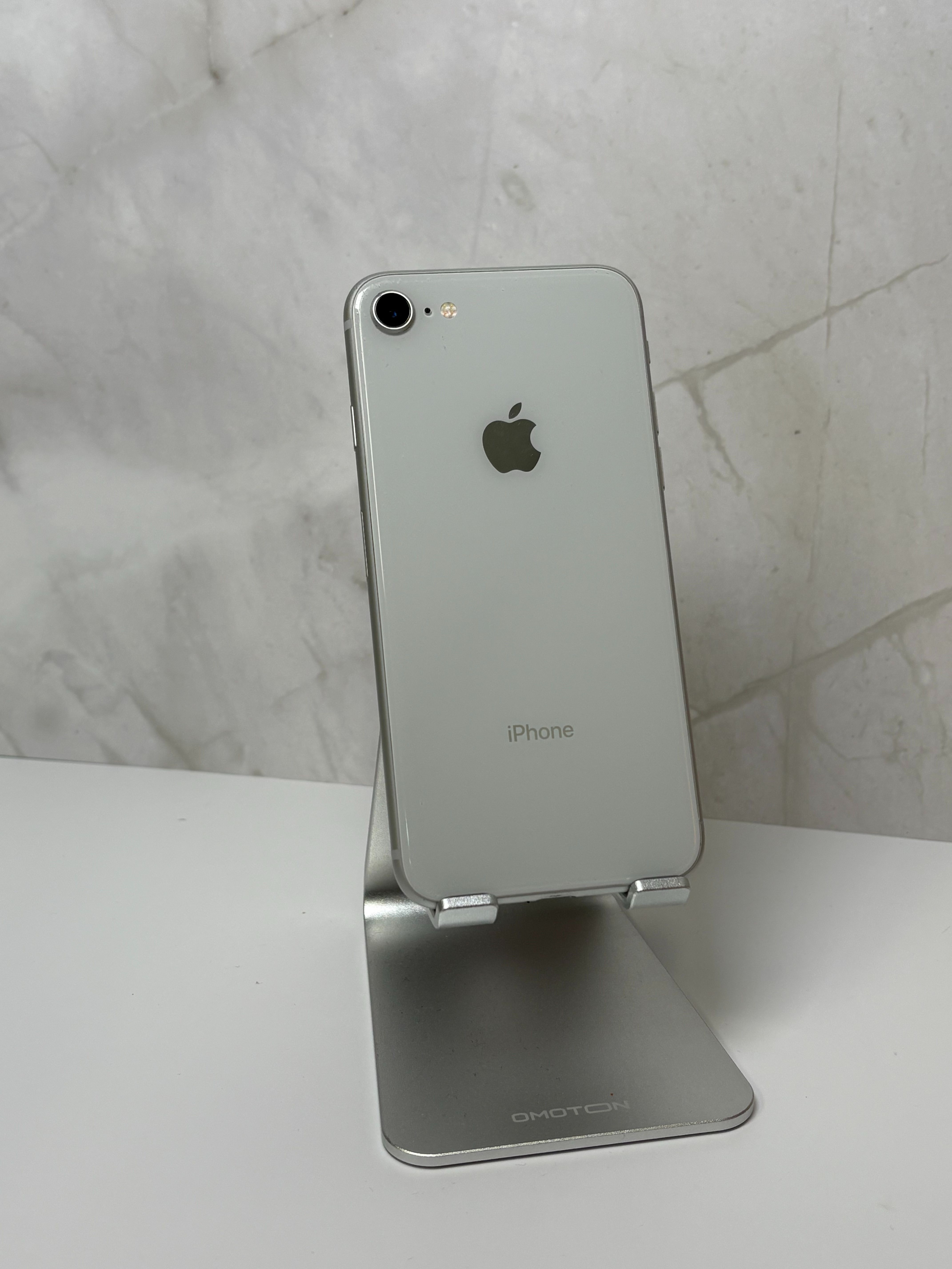 iPhone 8 - Unlocked - 128GB - White