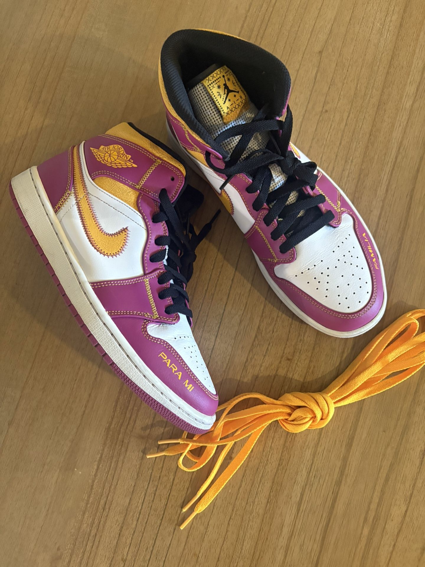 Air Jordan 1 Mid Día de Muertos - Sz 10 - DC0350-100
