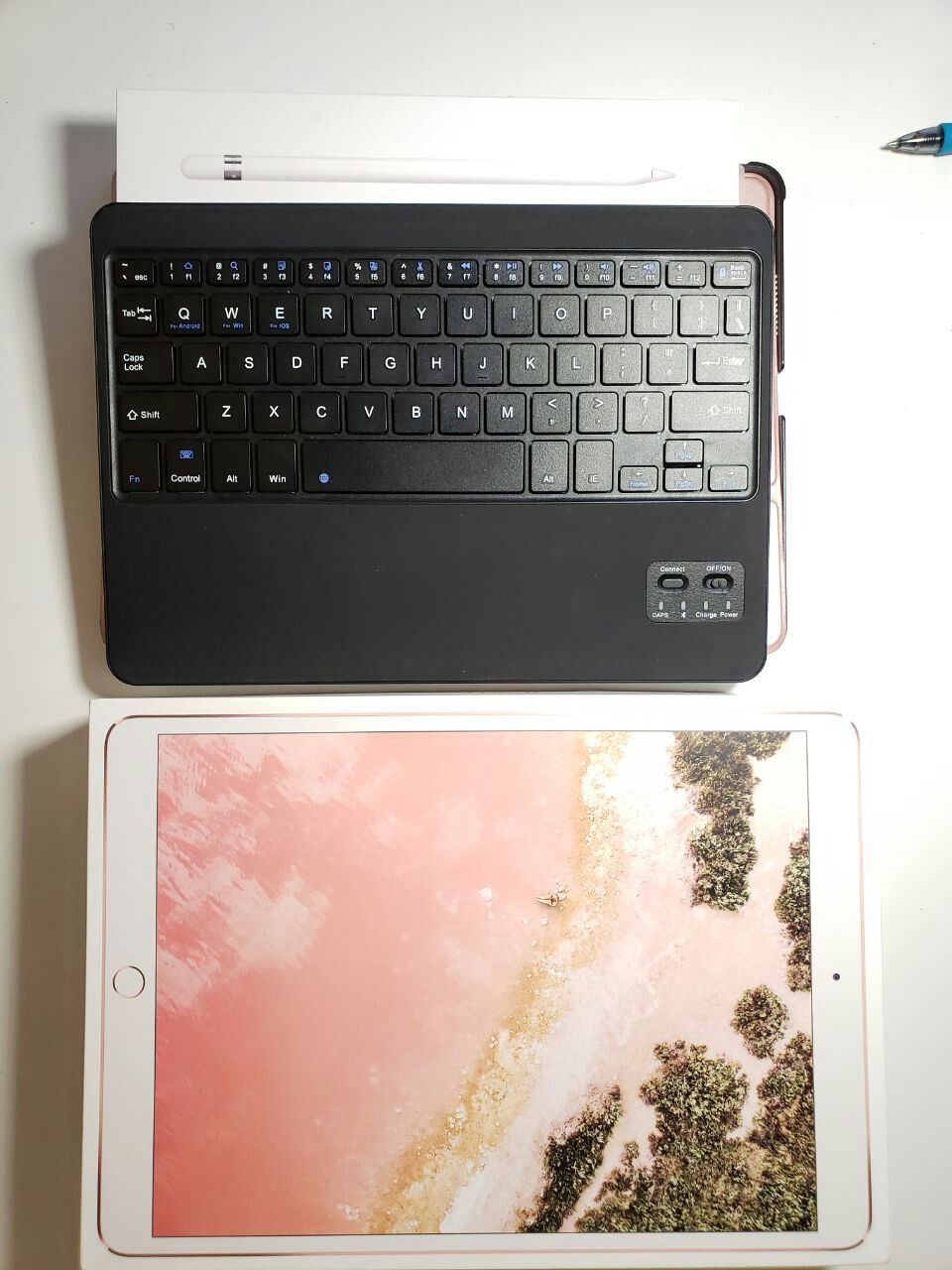 IPad Pro 64 GB 10.5 inch with Apple pencil and two covers with keyboard.