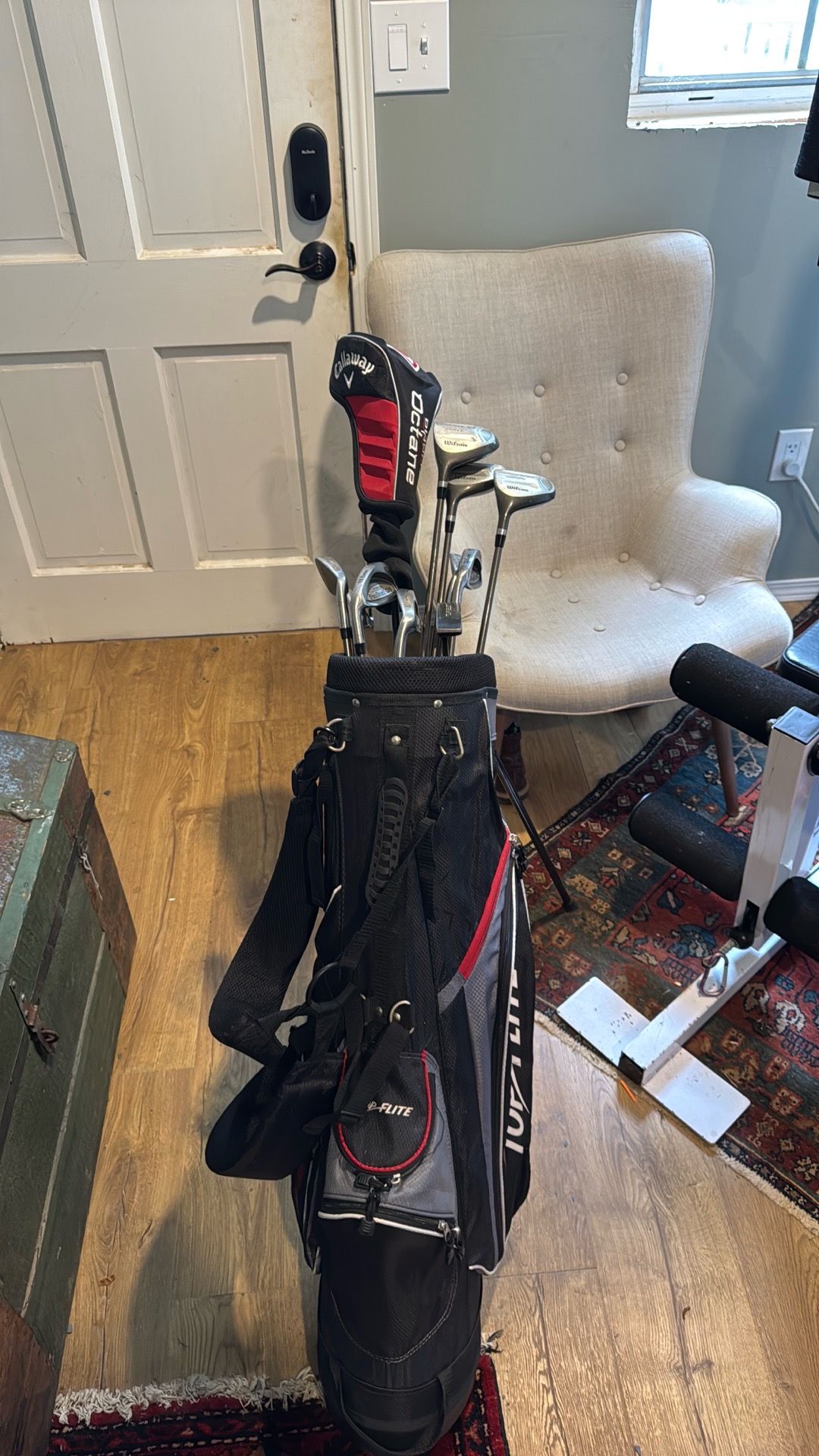 Left handed golf clubs and bag