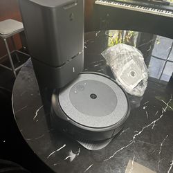 Roomba I3+ Robot Vacuum