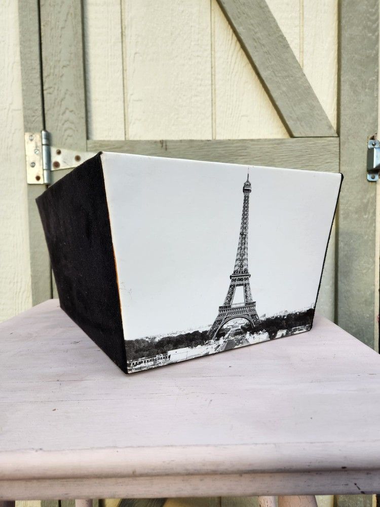 Eiffel Tower Magazine Rack