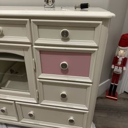 Pulaski Build-A-Bear Dresser & Night Stand