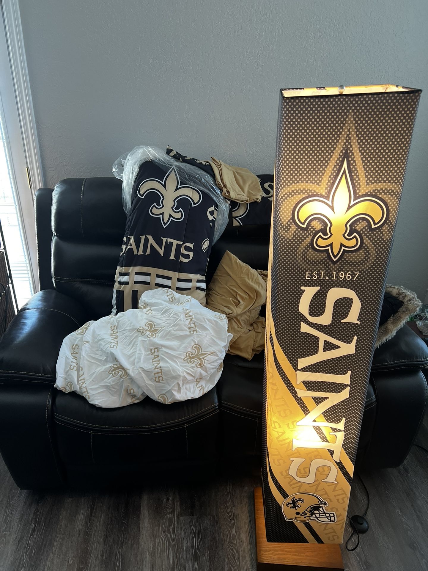 Saints Lamp An Comforter