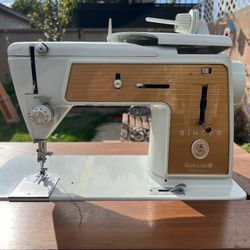 Vintage Early 1960's Singer Sewing Machine in Cabinet