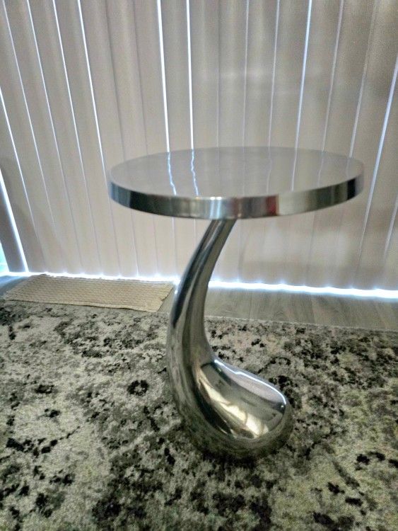 21" Silver Aluminum Round End Table Set - 2