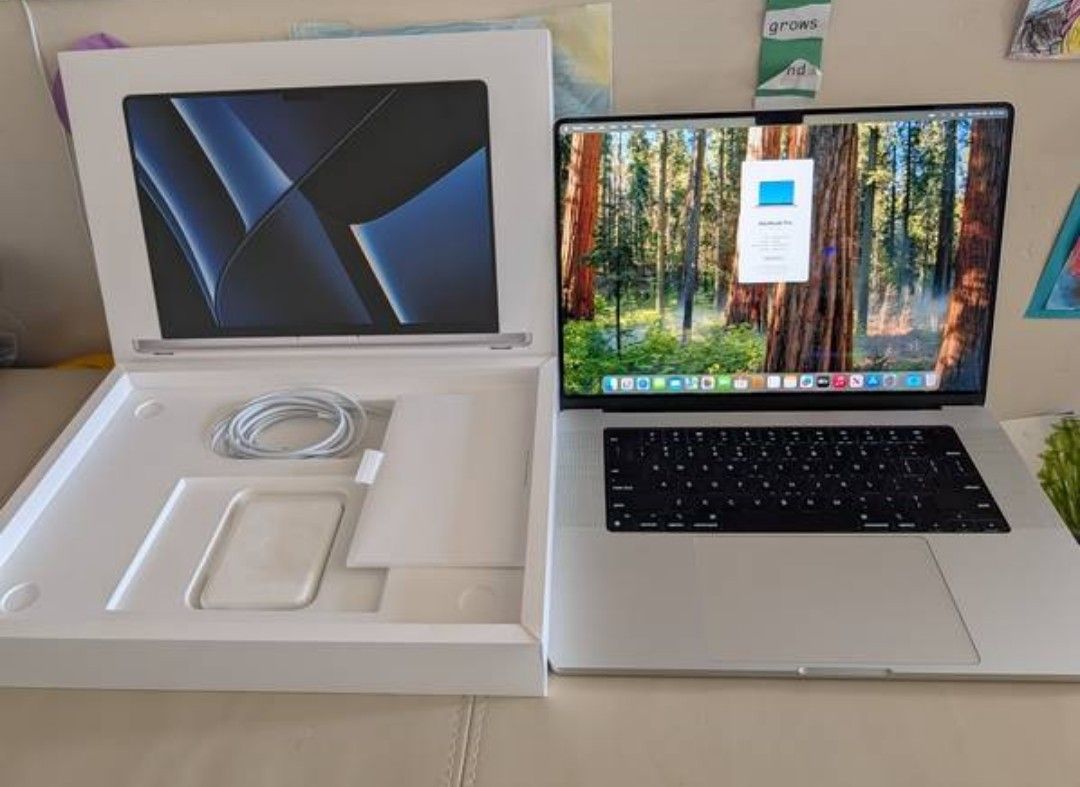 Apple M2 Max – 12-core CPU / 38-core GPU / 16-core Neural Engine