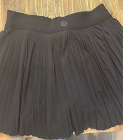 Lululemon pleated tennis skirt black size 2