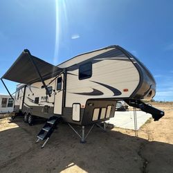 PALOMINO TOYHAULER 2 ROOMS