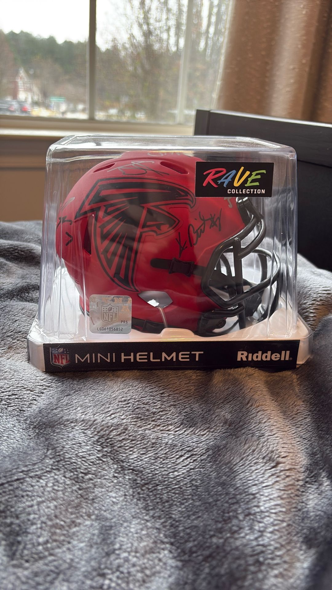 RAVE NFL Mini Helmet With 10 Atlanta Falcons Players Autographs