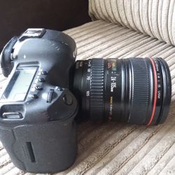 Canon EOS 5d Mark III DSLR camera with fitted EF 24-105 1:4 zoom lens
