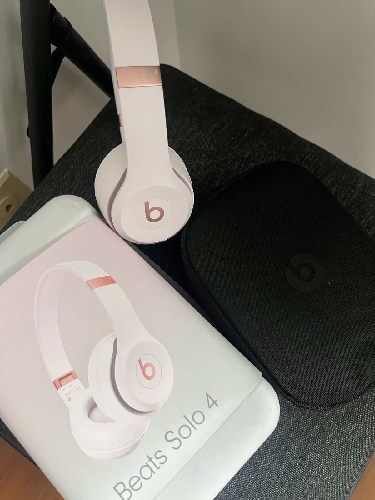 Beats Solo 4 Pink
