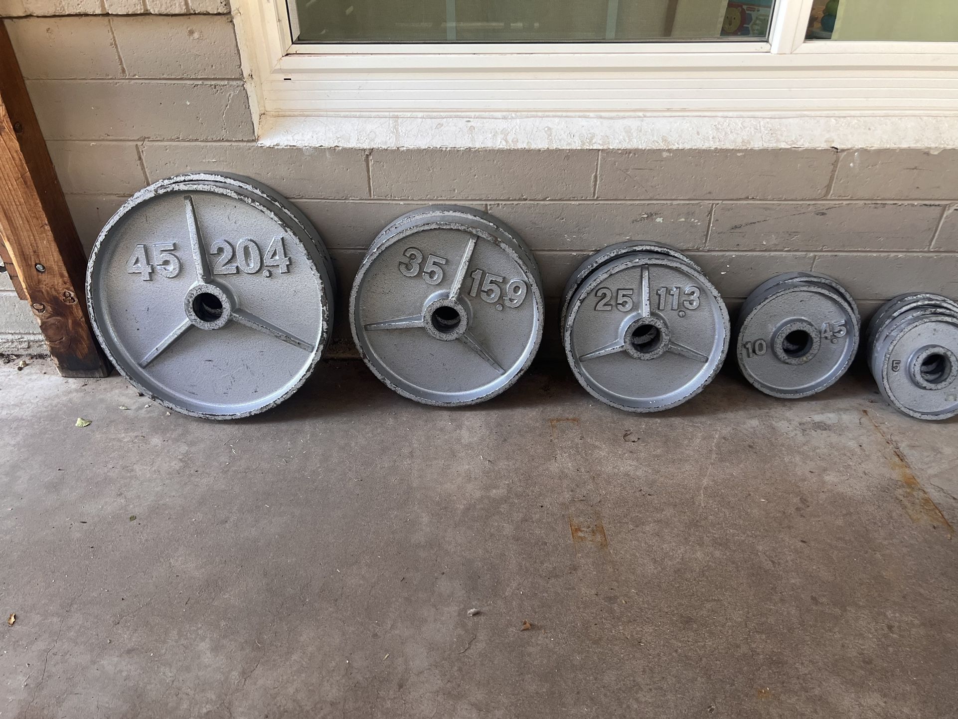 255lb Deep dish Olympic weight set