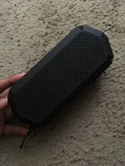 Bluetooth waterproof speaker