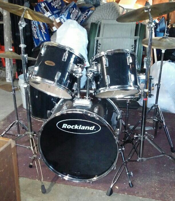 5 piece drum set with padded cases for Sale in Yelm WA OfferUp