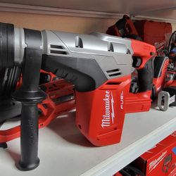 Milwaukee
M18 FUEL 18V Lithium-lon Brushless Cordless 1-9/16 in. SDS-Max Rotary Hammer (Tool-Only)
