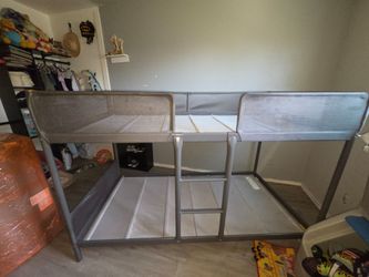 Kids twin bed