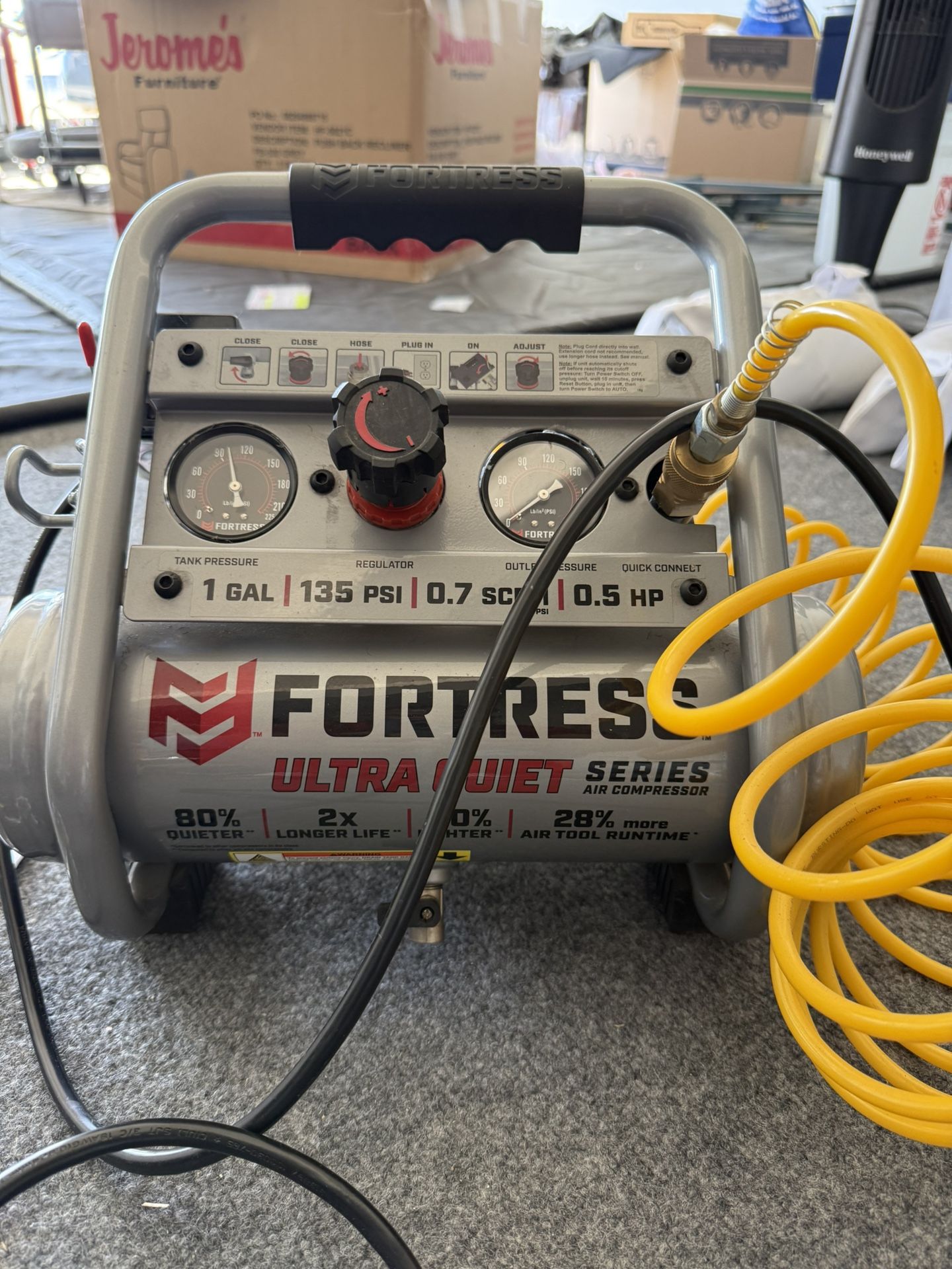 FORTRESS 1 Gallon, 135 PSI Ultra Quiet Oil-Free Hand-Carry Jobsite Air Compressor