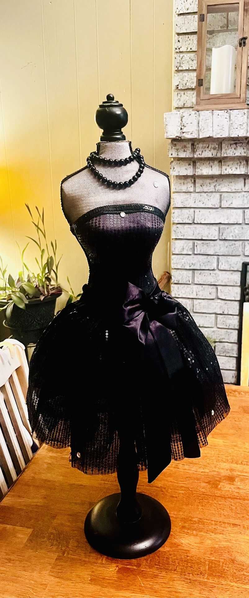 Eloquent Sequin Stand
