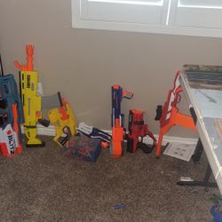 8 Nerf guns 