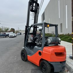 2015 Toyota 8FGU25 Forklift