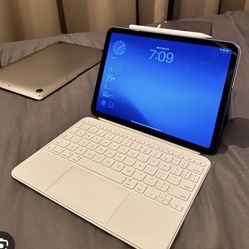iPad A16 W/ Apple Magic Keyboard