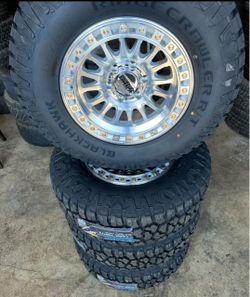 Brand new 17 inch kmc 552 rims with brand new 285/70/17 Blackhawk R/T tires