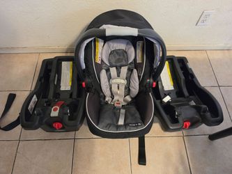 Graco..Infant car seat with two bases. (LAKE ELSINORE)