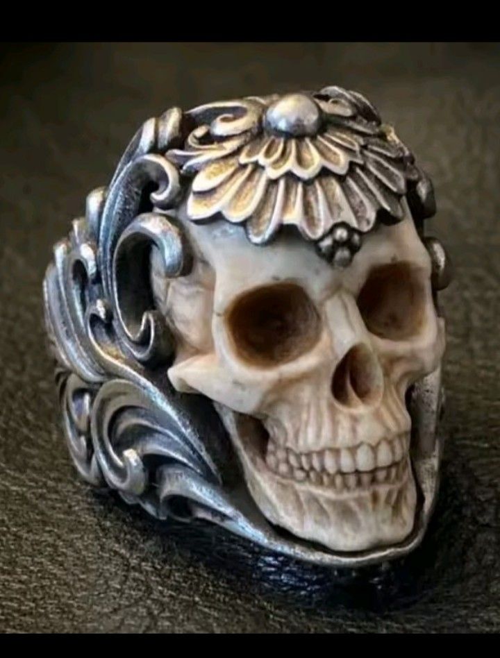 *** HANDMADE ART MASCOT RING***SIZE: 8.5-10.5
