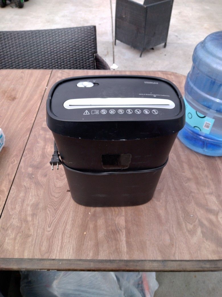 Cross Cut Pro Paper Shredder