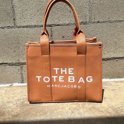 THE TOTE BAG