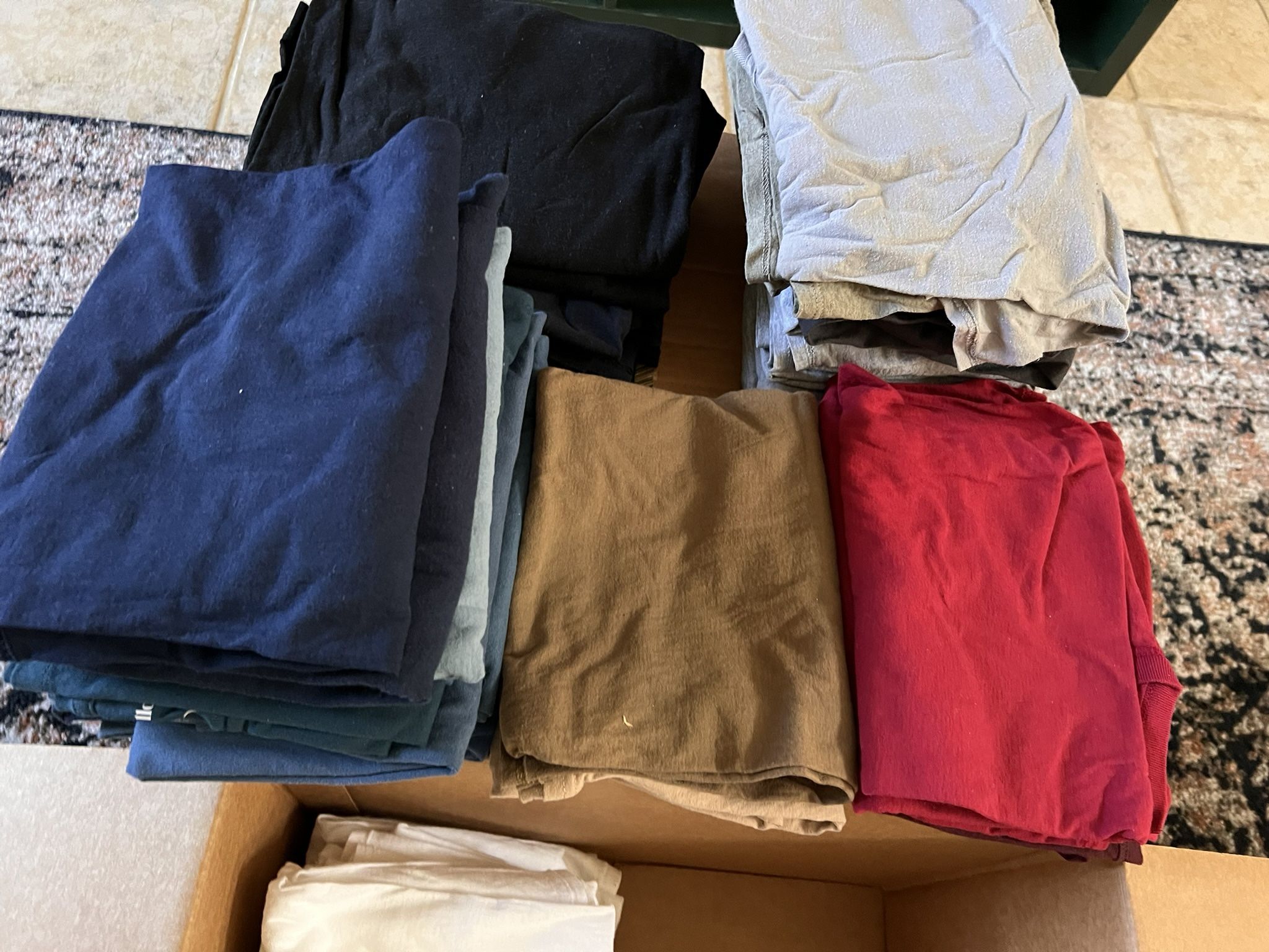 43 Fruit of the Loom T-Shirts Men’s Medium