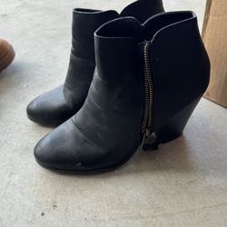 Woman's Boots 