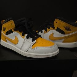 Jordan 1 mid